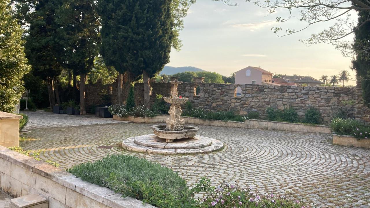 Gite Encore Un Soir Hyères Eksteriør billede